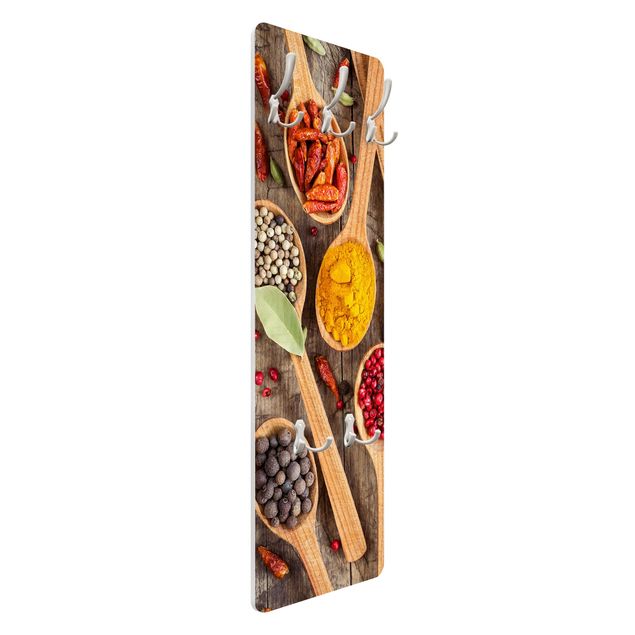 Wandkapstokken houten paneel Spices On Wooden Spoon