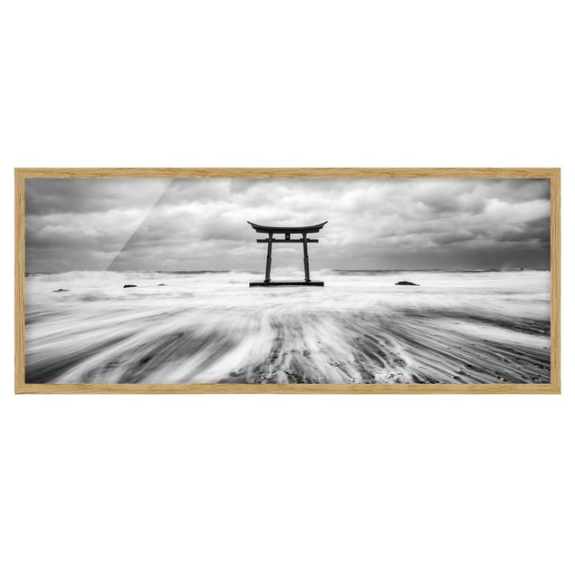 Ingelijste posters Japanese Torii In The Ocean