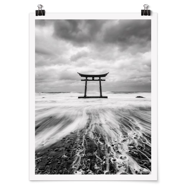 Posters Japanese Torii In The Ocean