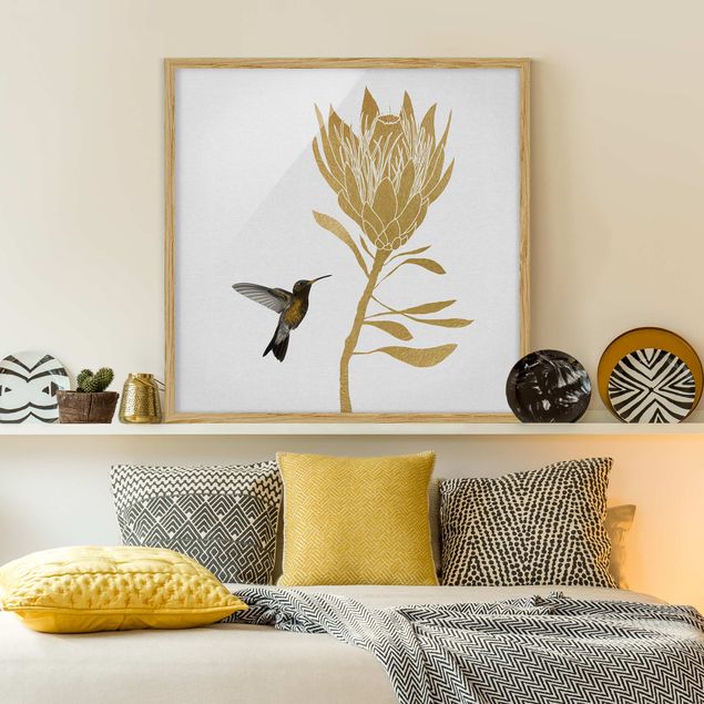 Ingelijste posters Hummingbird And Tropical Golden Blossom