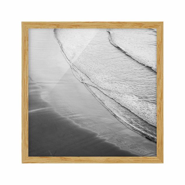 Ingelijste posters Soft Waves On The Beach Black And White
