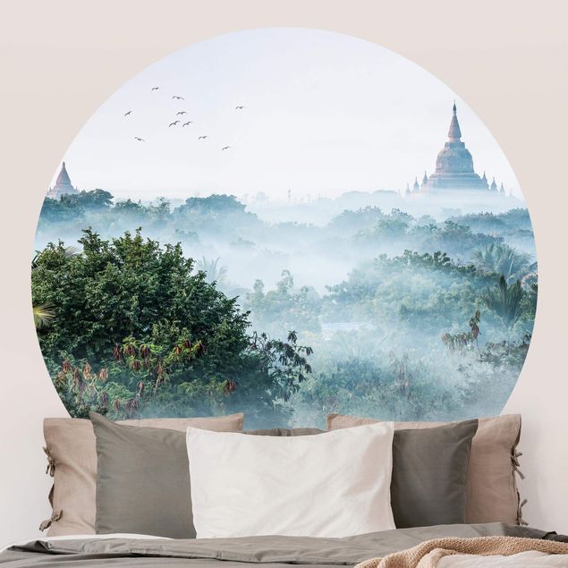 Behangcirkel Morning Fog Over The Jungle Of Bagan