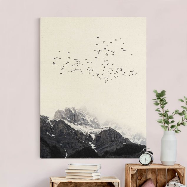 Canvas schilderijen - Goud Flock Of Birds In Front Of Mountains Black And White