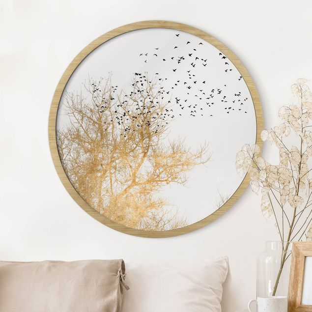 Runde Bilder mit Rahmen Flock Of Birds In Front Of Golden Tree