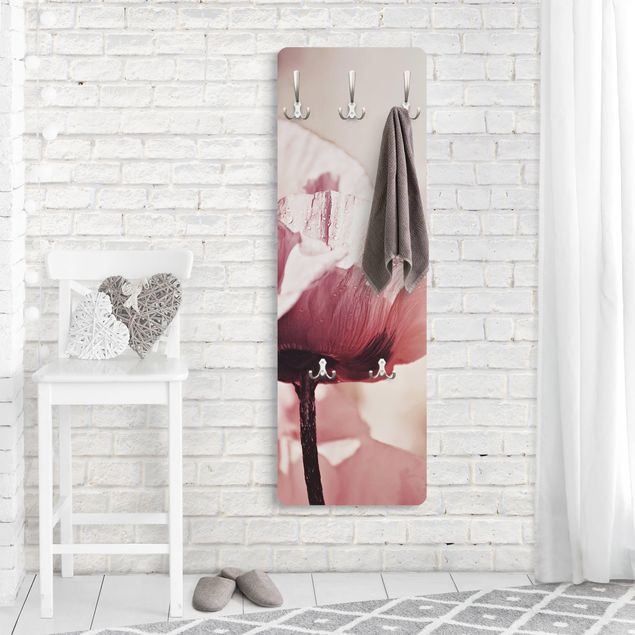 Wandkapstokken houten paneel Pale Pink Poppy Flower With Water Drops